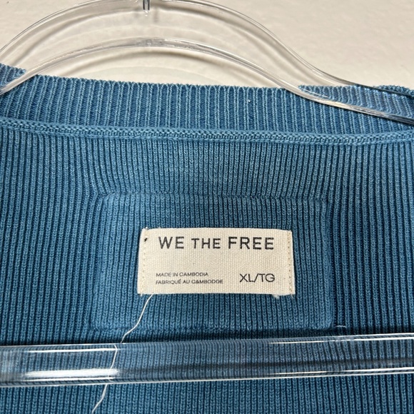 We The Free size XL Zedd tunic sweater blue oversized drop shoulder worn in look - Picture 11 of 13